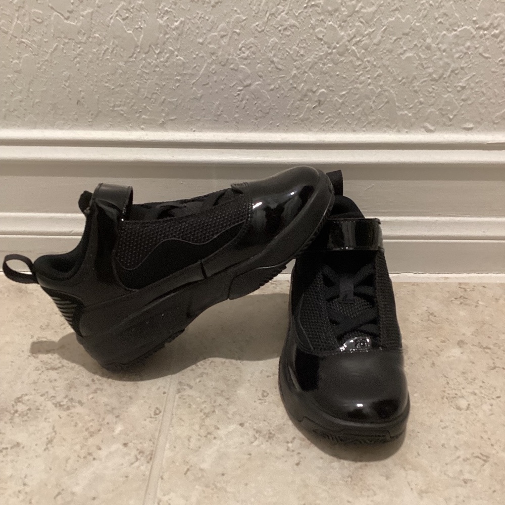 Pre-owned Nike Air Jordan Max Aura 2 Sneakers Black  Hook Loop